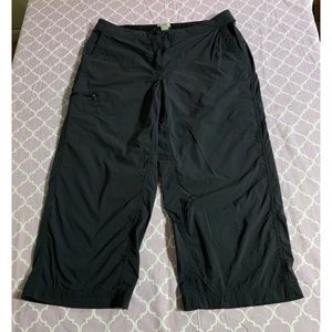4/$10 LL Bean • Hiking Trail Cargo Capris